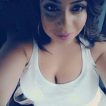 Salena zoekt avontuur: milf-date zonder verplichtingen